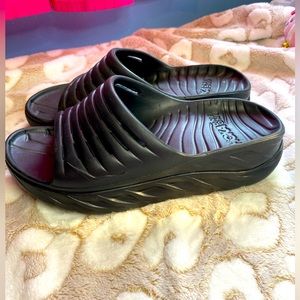 Hoka slide